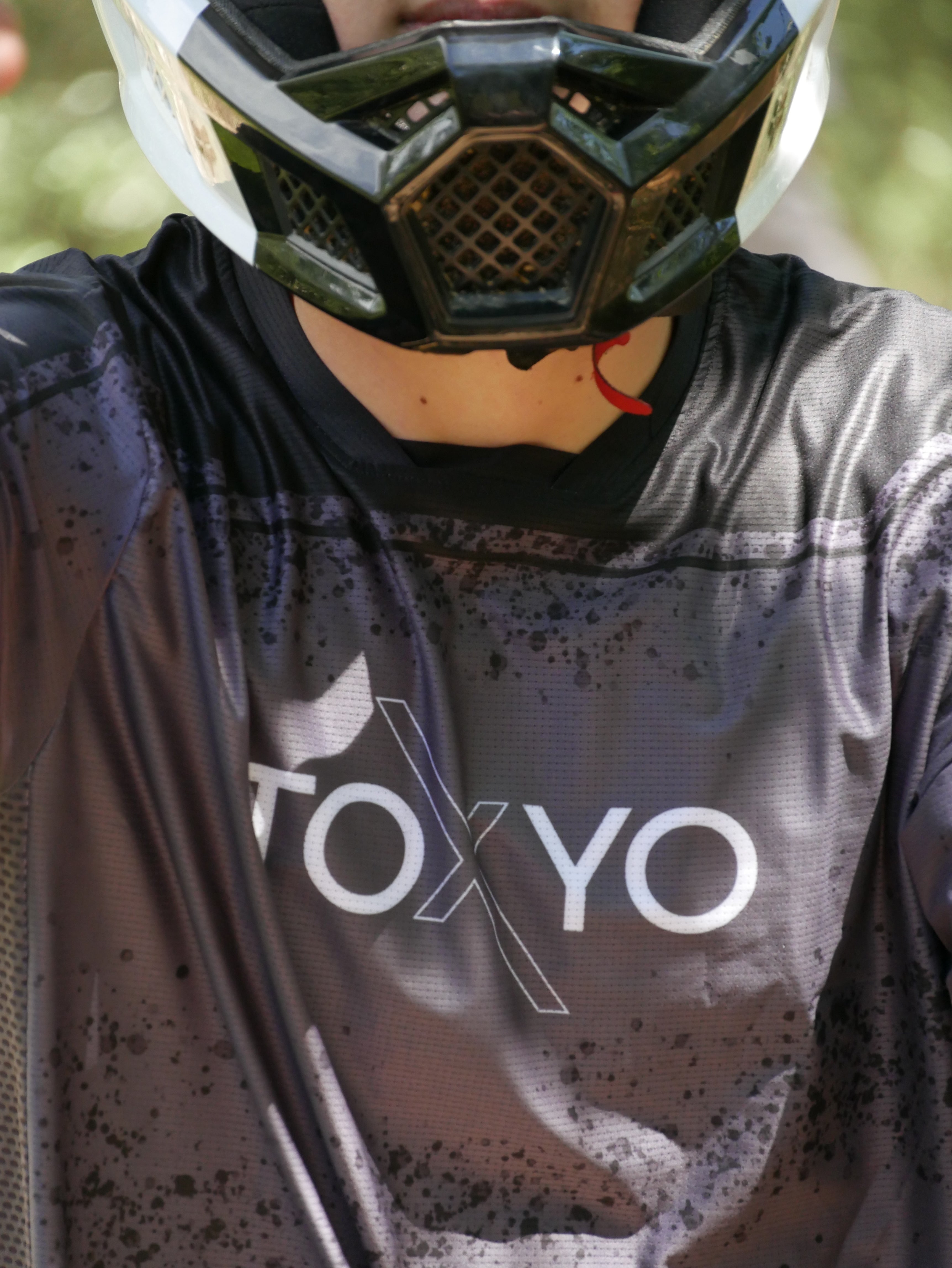 Maillot DH avec casque de vtt